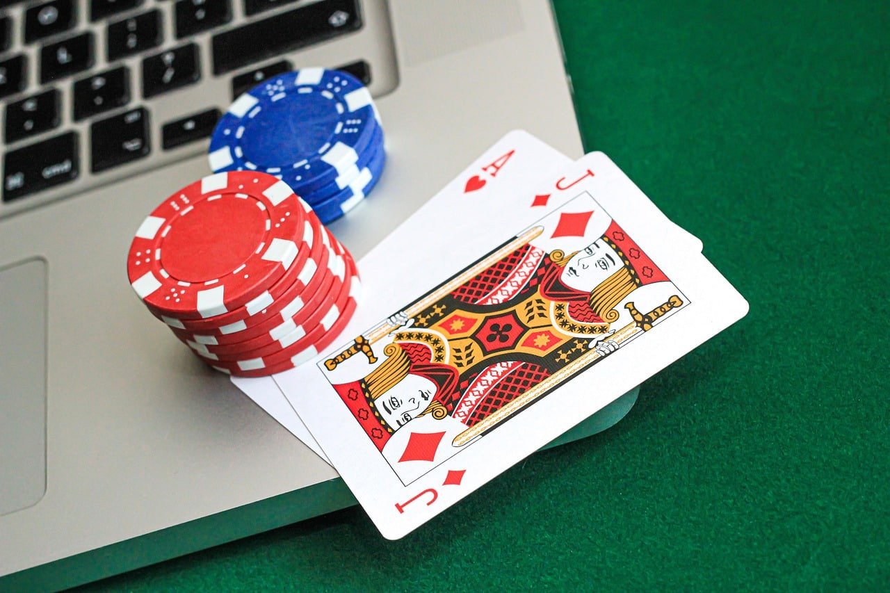 Ilustrasi pengguna menikmati sportsbook dan kasino live dari mitra138 di perangkat mobile